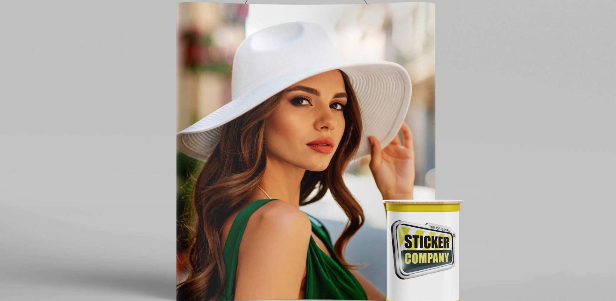 Dressed-staand-model-Exhibition_Stand_Mockup_2