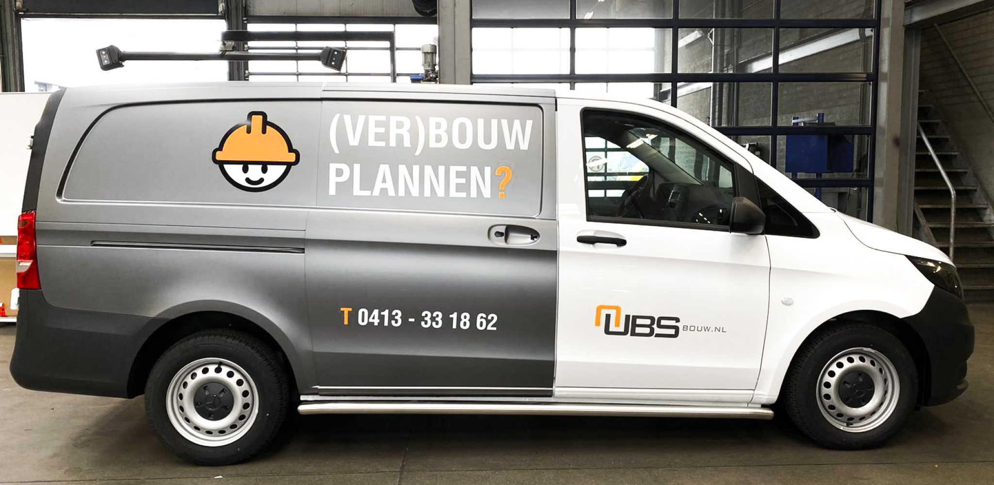 Auto sticker met silver chrome effect