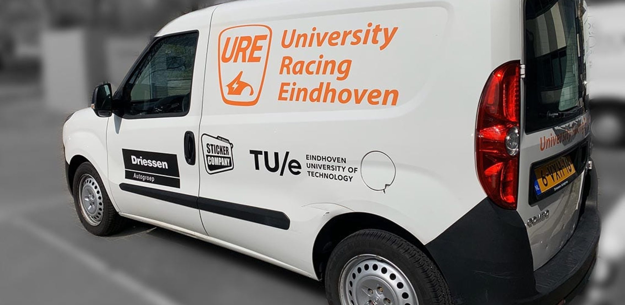 sponsoring zie je overal met stickers