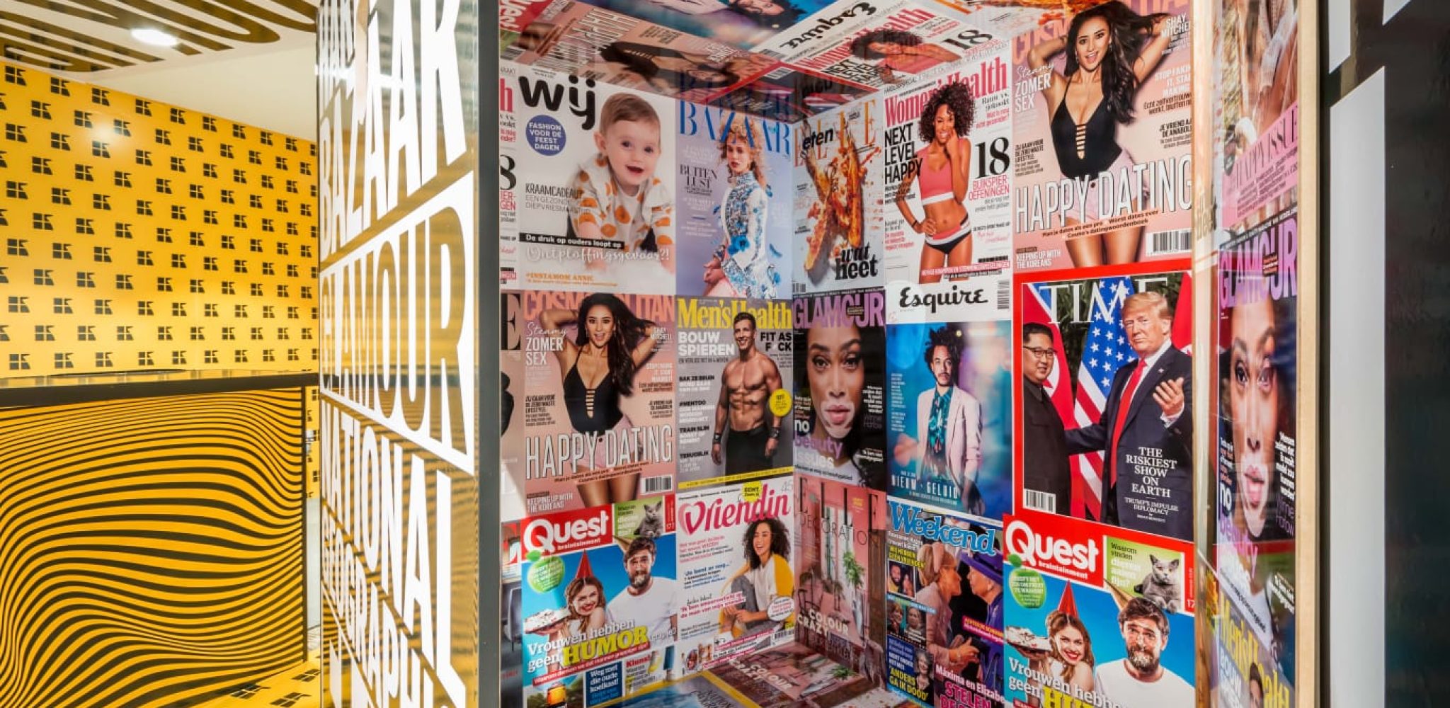 Vloersticker met magazine covers voor expositie hearst